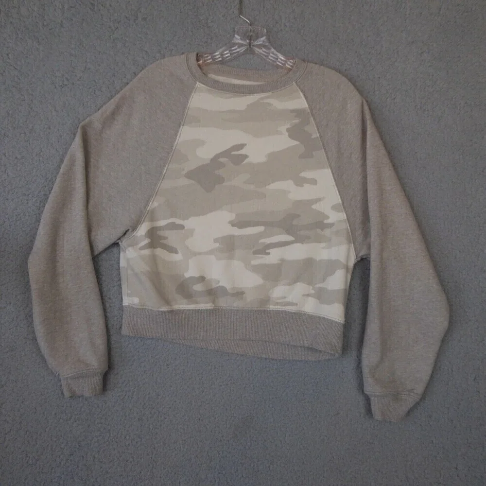 American Eagle Sweatshirt Women's XS Gray Camouflage Super Soft Long Sleeve Crop